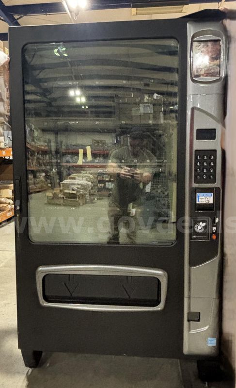USED WITTERN USI MODEL 3566 REFRIGERATED COMBO VENDING MACHINE