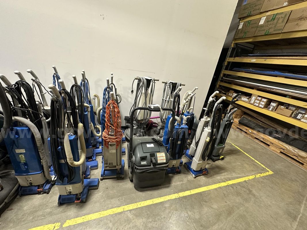 Lot of Commercial Vacuums – For Parts/Non-Working
