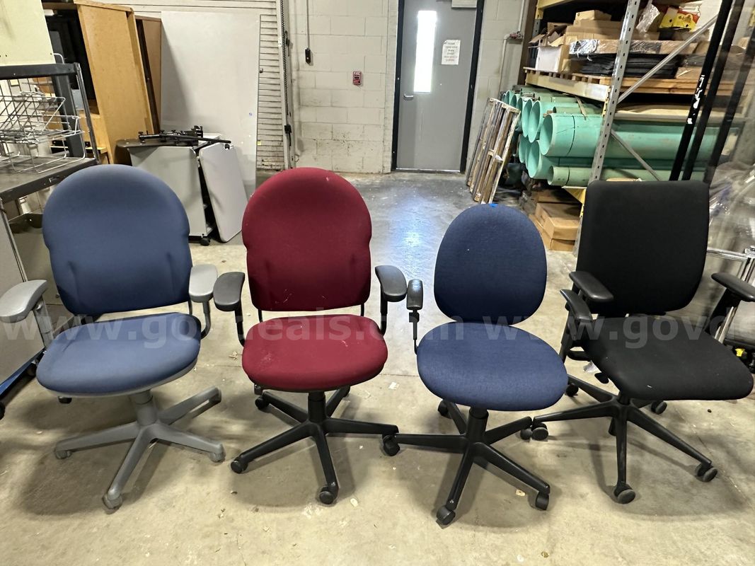 Lot of 4 – Office Task Chairs (Assorted Colors)