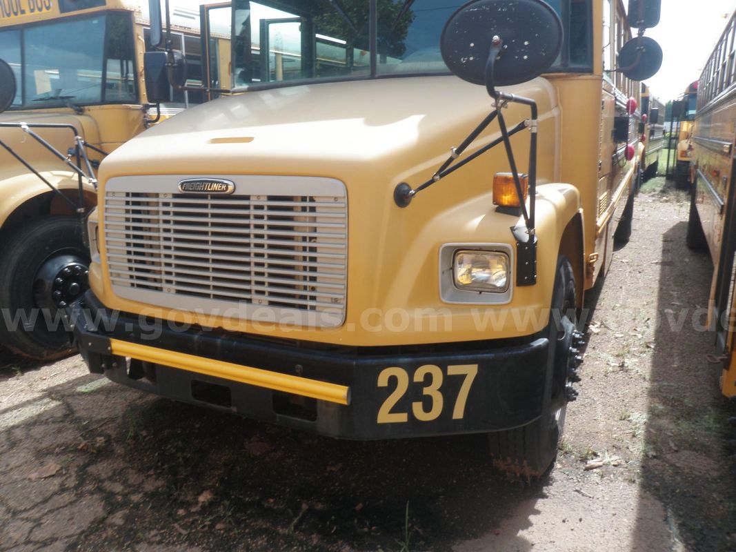 2005 Freightliner FS65