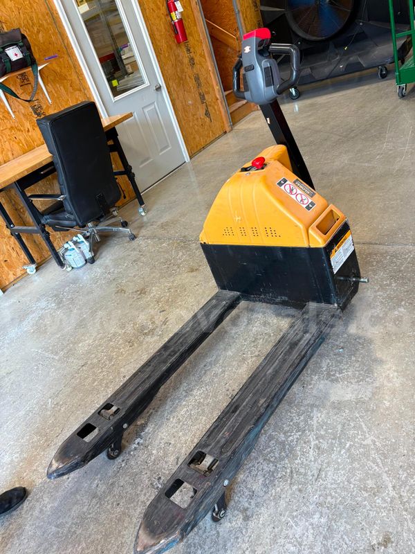 Big Joe Electric Pallet Jack - needs repairs - or could be used for parts
