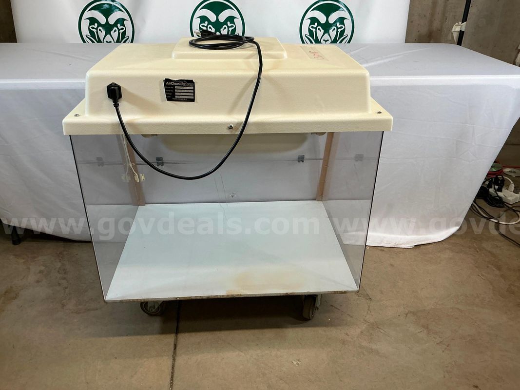 AirClean 600 PCR Workstation