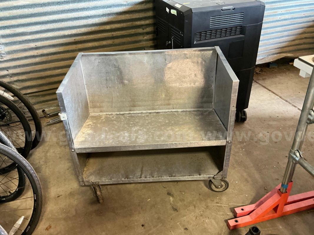 Mobile Industrial Utility Cart With 2 Shelves