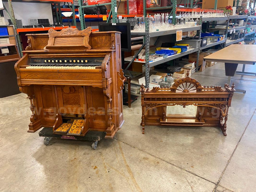 Antique Wooden Windsor Chicago Pump Organ