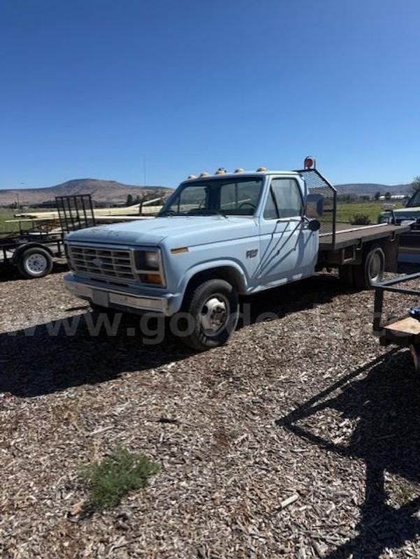 1986 Ford F350 Flatbed Truck 6367