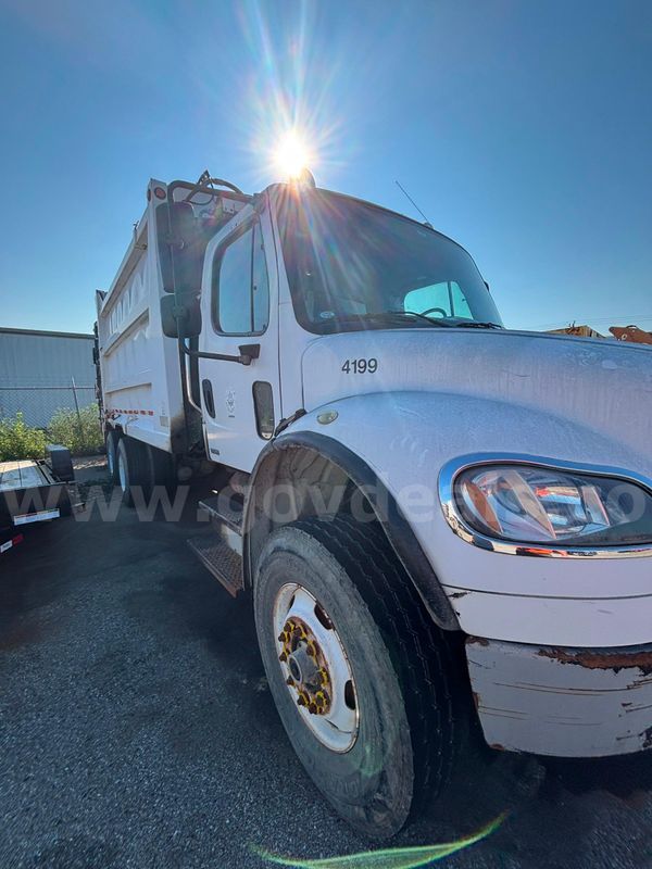 2005 Freightliner BSX5 M2 106 Garbage Truck