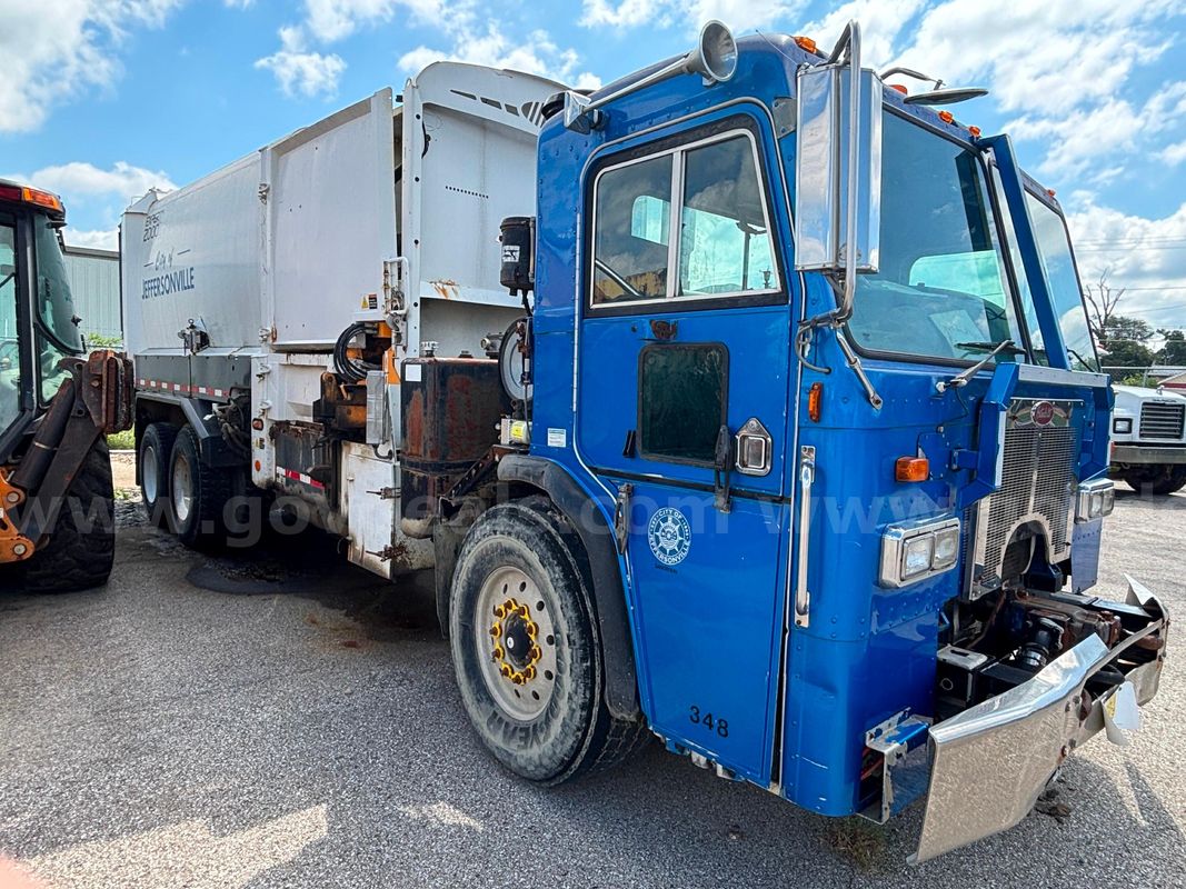 2009 Peterbilt COE 320 Side Loader Garbage Truck