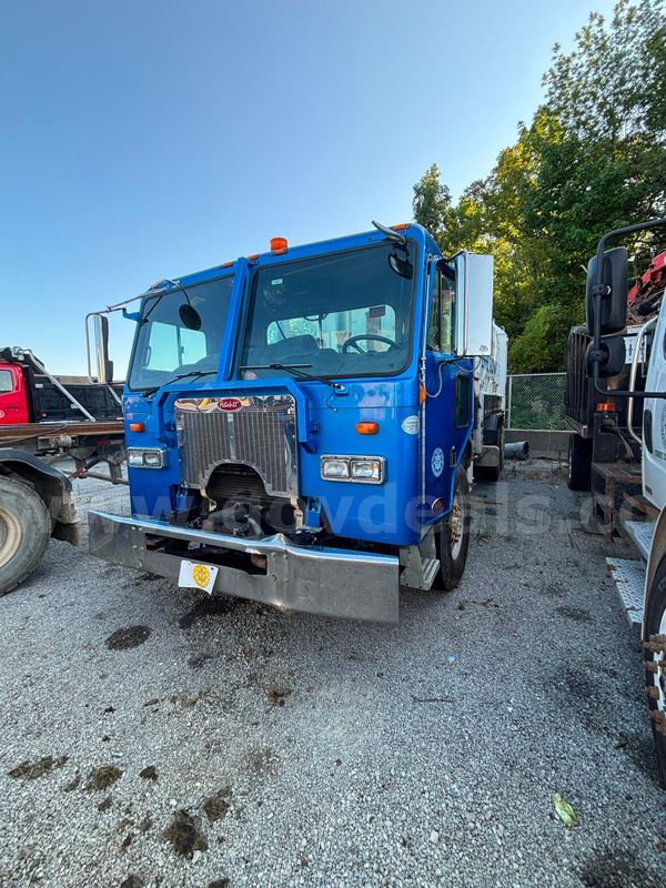 2010 Peterbilt COE 320 Side Load Garbage Truck