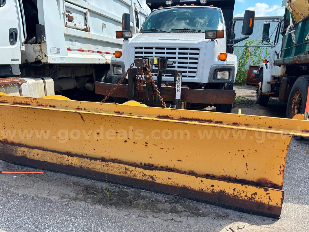 2005 Chevrolet C7C042 Dumptruck with Plow and Salt Spreader