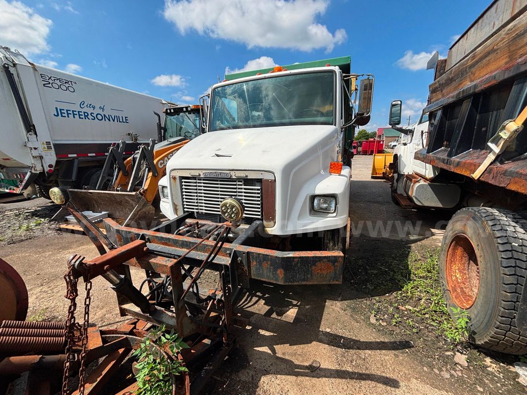 1995 Freightliner FL70 Single Axle Dump truck with Snow Plow and Salt Spreader
