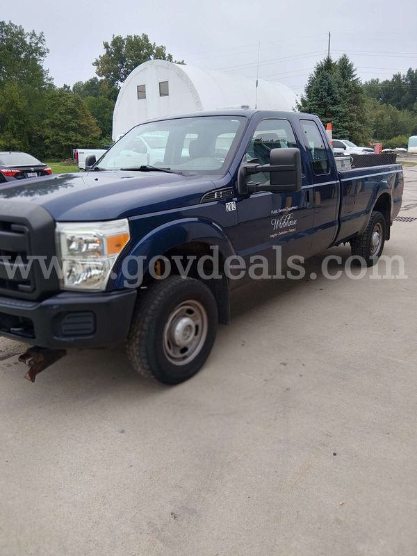 2011 Ford F-250 SD XL SuperCab Long Bed 4WD