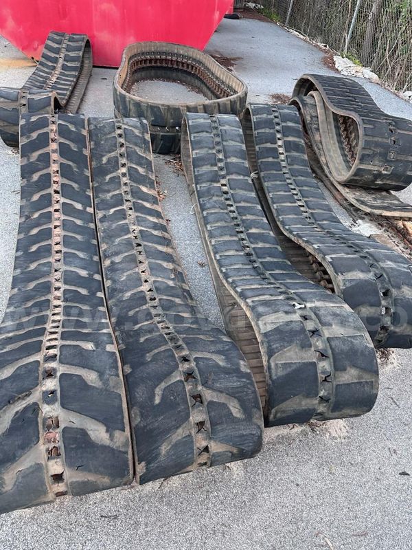 Bobcat skidsteer tracks