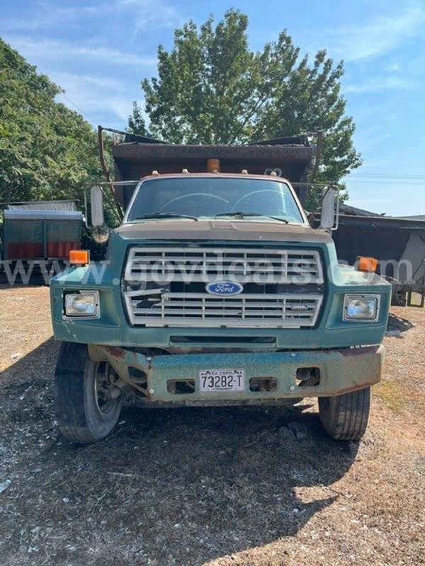 1987 FORD FT-900 DUMP TRUCK