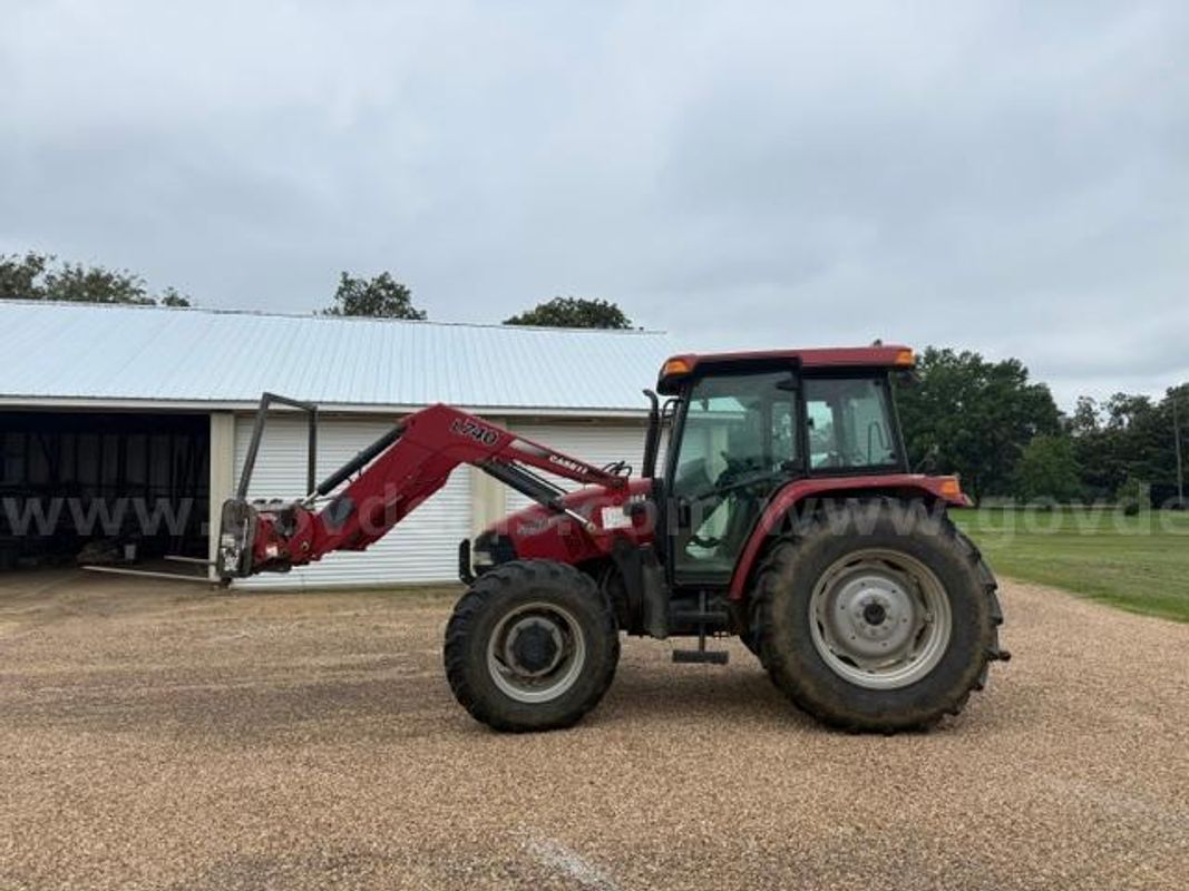 2010 Case IH Farmall 105 U - 4WD Cab Tractor with Loader