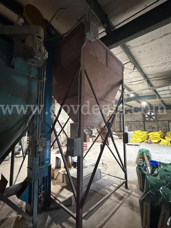 Scale Hopper w/elevator