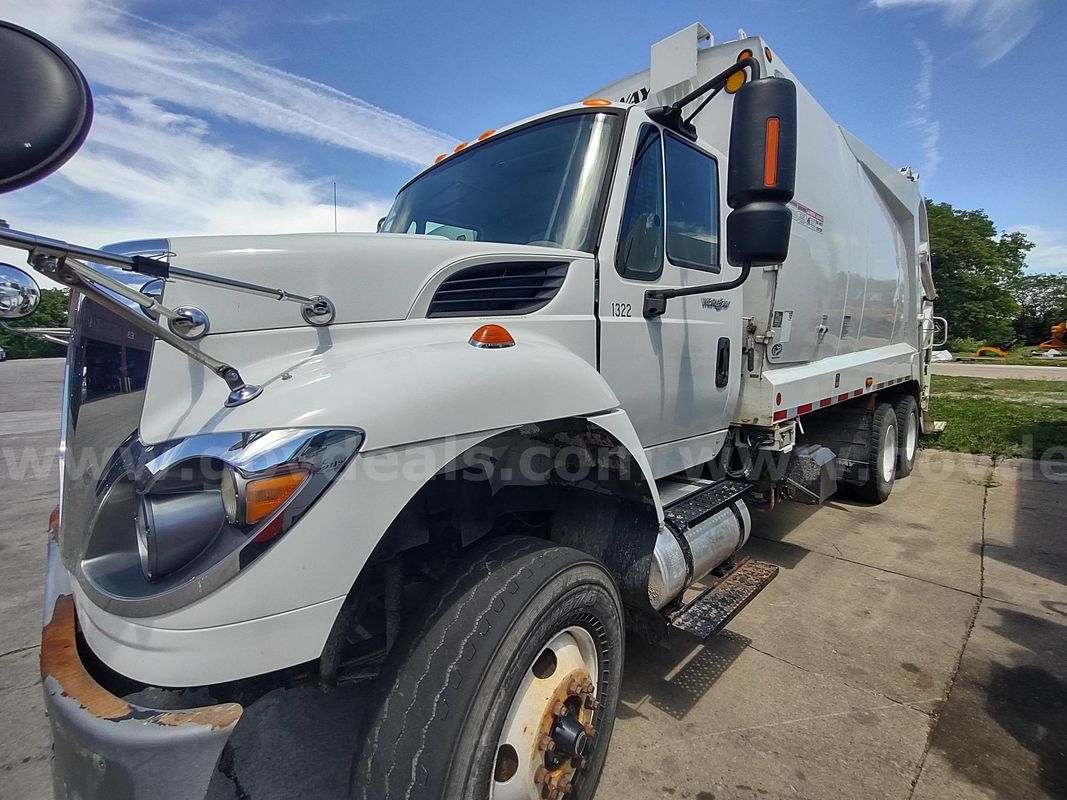2014 International 7400 Garbage Truck