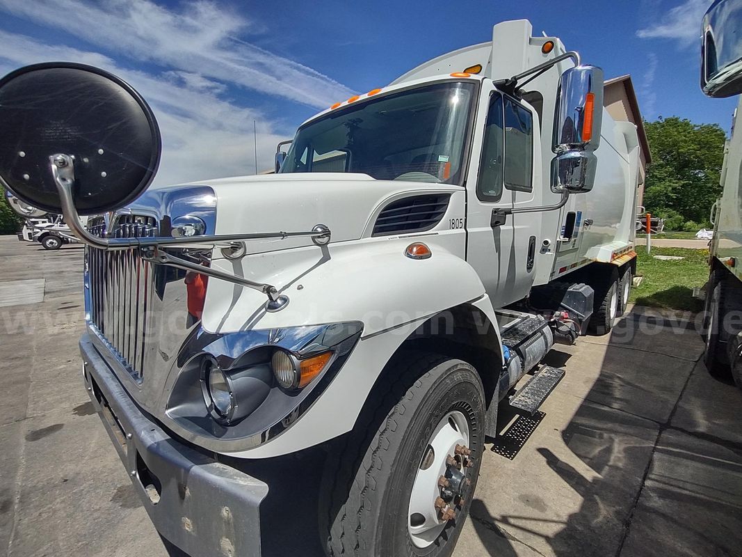 2018 International 7400 Garbage Truck
