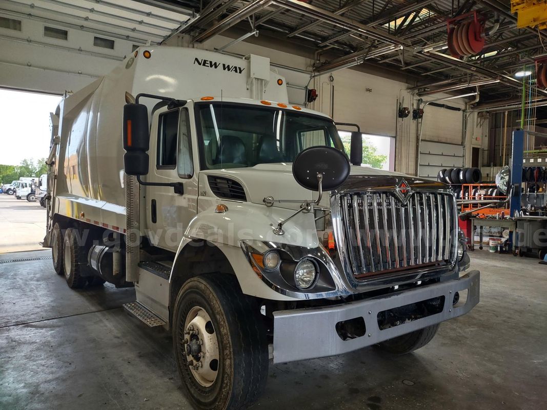 2017 International 7400 Garbage Truck