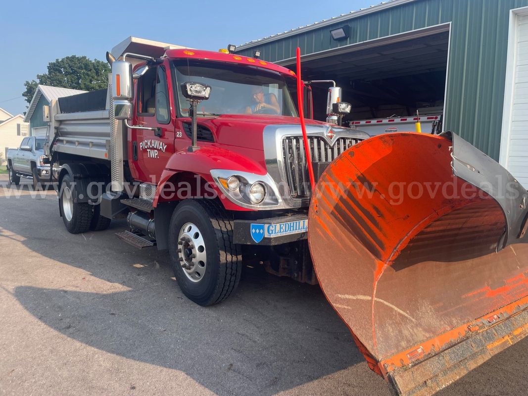 2014 International 7400 Dump Truck w/ Plow & Spreader