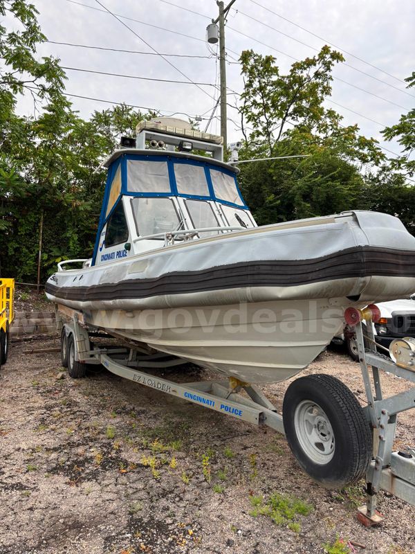 SEAARK MARINE 23' V COMMANDER BOAT
