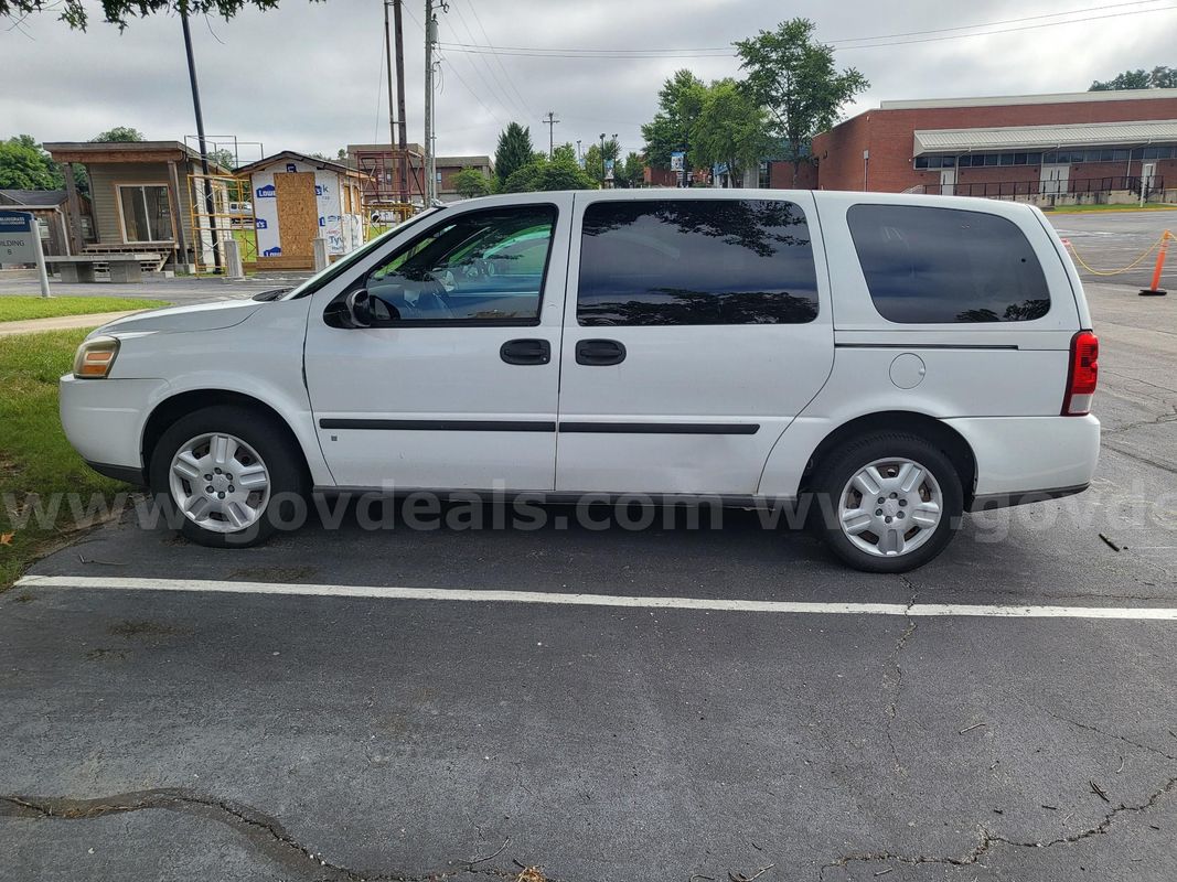 Chevrolet Uplander Van