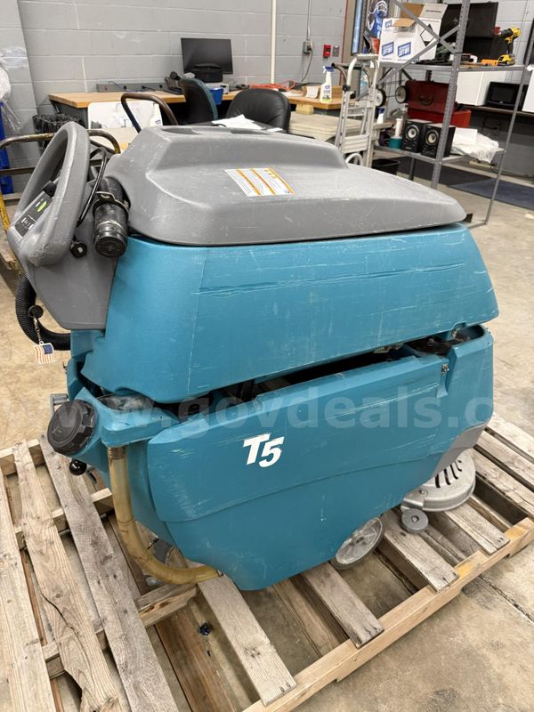 Tennant T5 Auto scrubber
