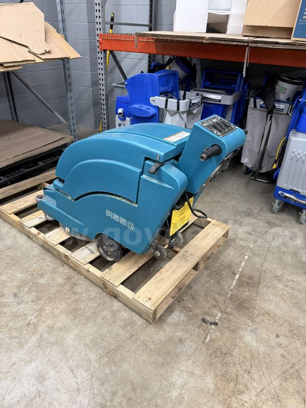 Tennant Model 2550 Floor Scrubber