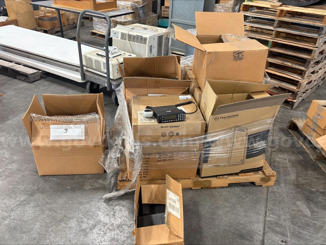 ONE PALLET OF USED RADIO EQUIPMENT (WORKING CONDITION IS UNKNOWN) (1 of 8)