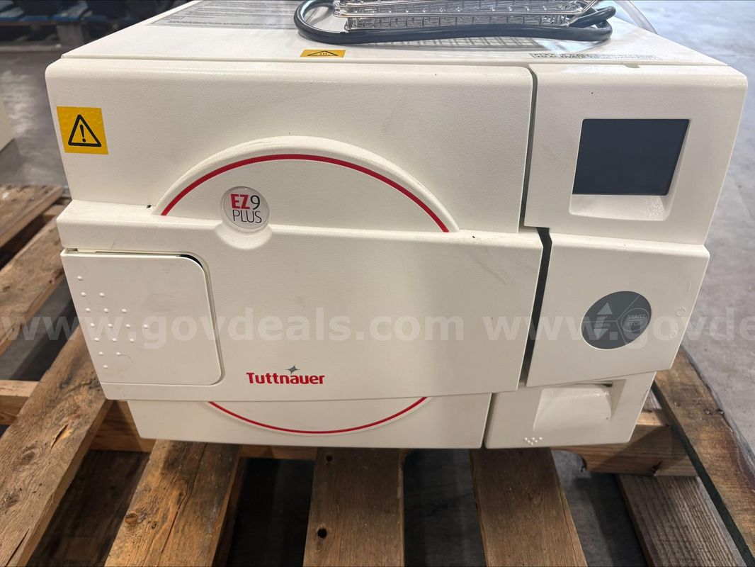 TUTTNAUER AUTOCLAVE (WORKING CONDITION IS UNKNOWN))