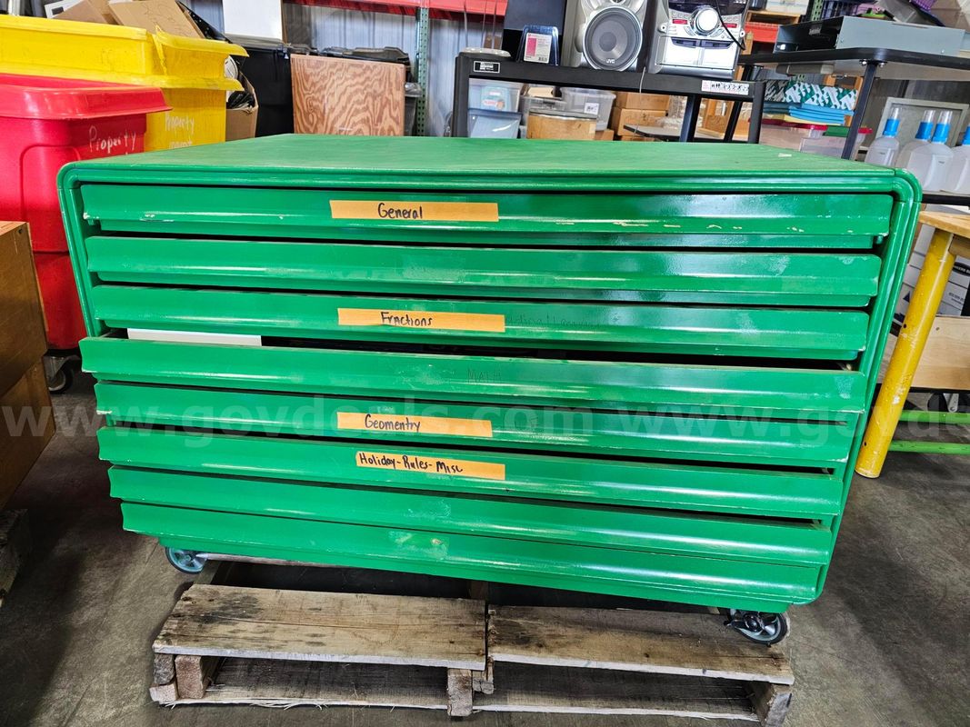 METAL MAP CABINET (BROKEN REAR CASTERS) (47IN L X 29IN W X 31IN H)