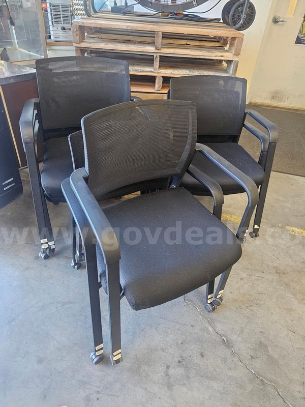 (7) MATCHING ROLLING OFFICE CHAIRS