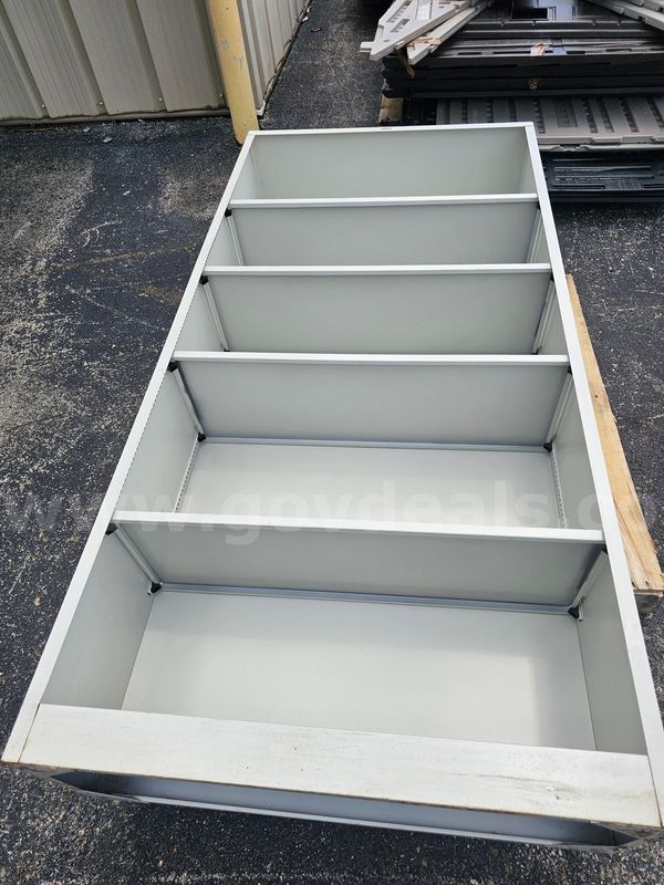 METAL STORAGE SHELF (71IN H X 35IN W X 13IN D)