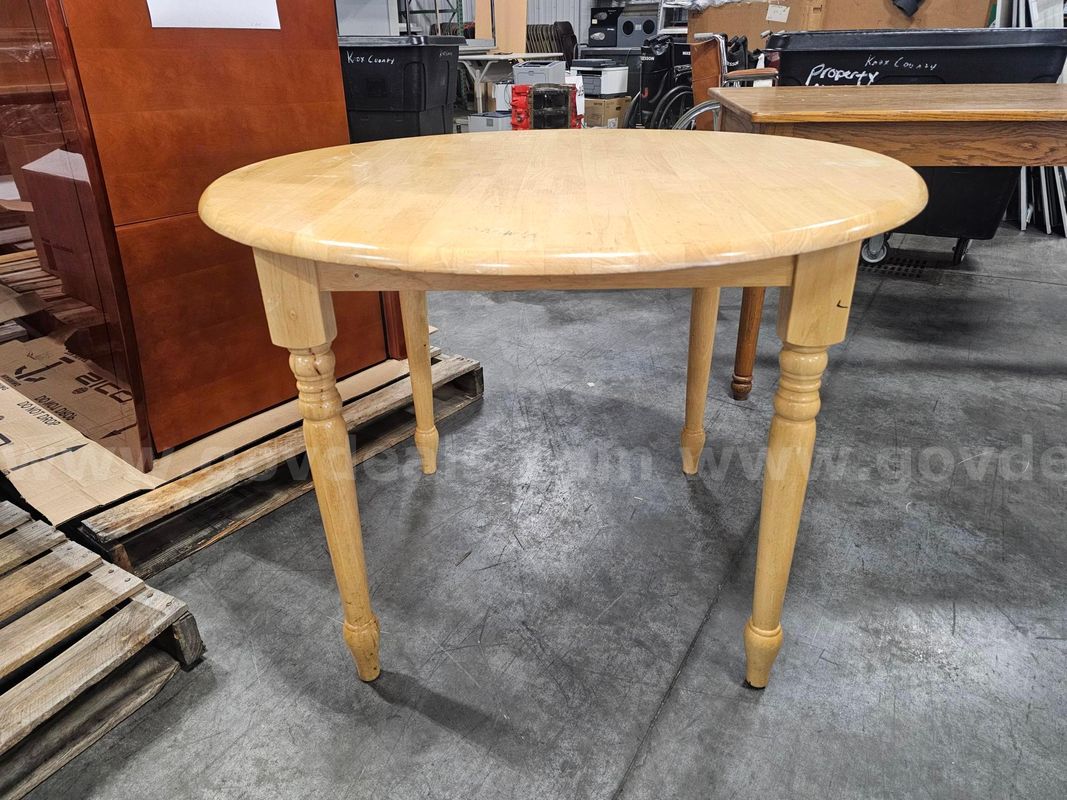 ROUND WOODEN TABLE (40IN ROUND X 30IN H)