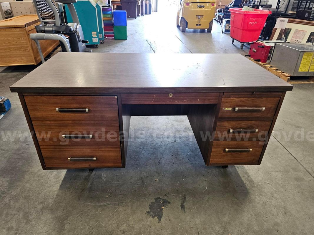 WOODEN DESK (60IN L X 30IN W X 29IN H)