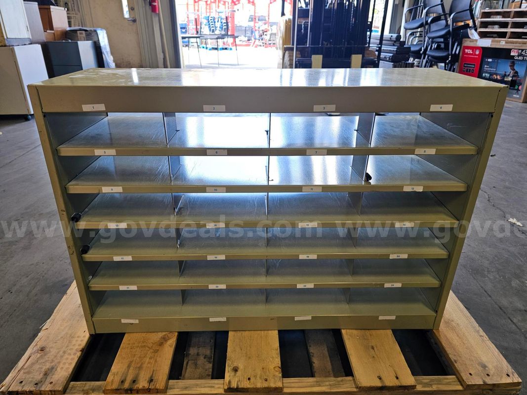 METAL CUBBY 24 SLOTS (38IN L X 13IN W X 26IN H)