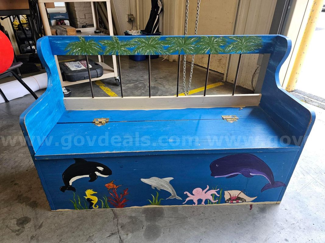 WOODEN STORAGE BENCH (45IN L X 16IN W X 29IN H)