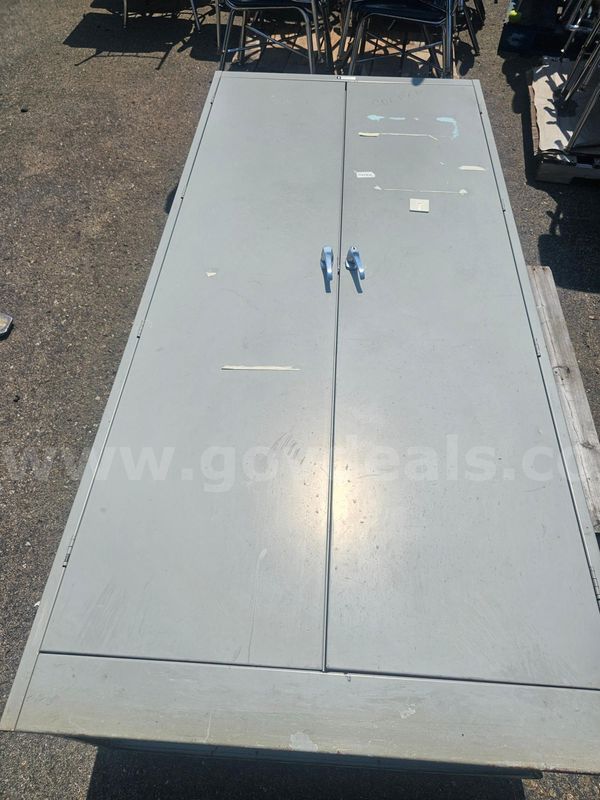 METAL STORAGE CABINET (NO KEY) (78IN H X 36IN W X 18IN D)