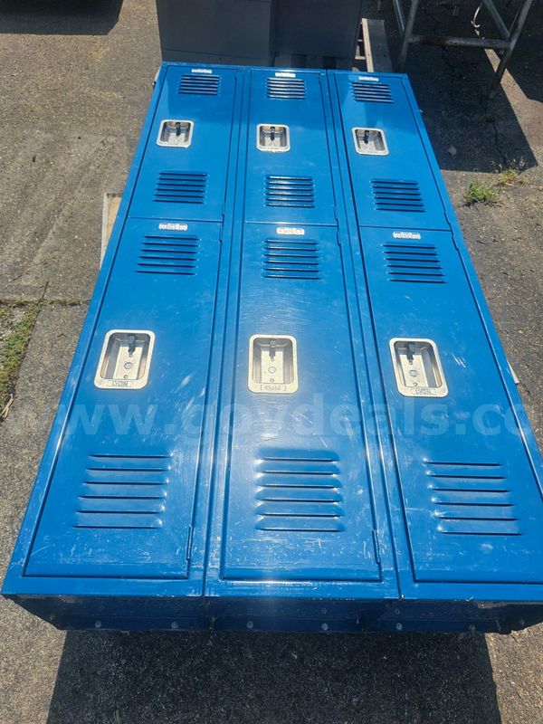 ONE SET OF METAL LOCKERS (6-DOOR) (72IN H X 36IN W X 12IN D)
