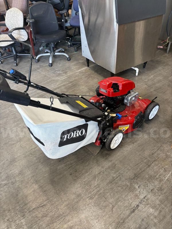 TORO SELF PROPELLED MOWER (DOES NOT RUN BROKEN ROD)