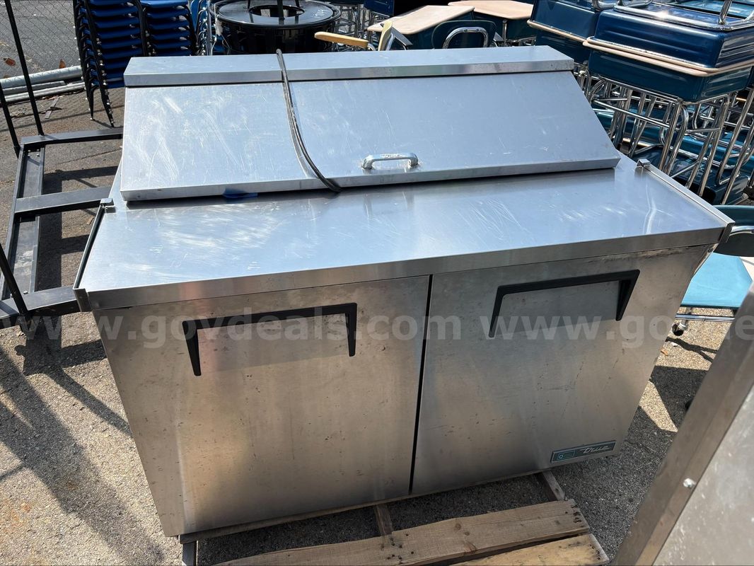 True Refrigerated Cabinet (Working Condition Is Unknown)