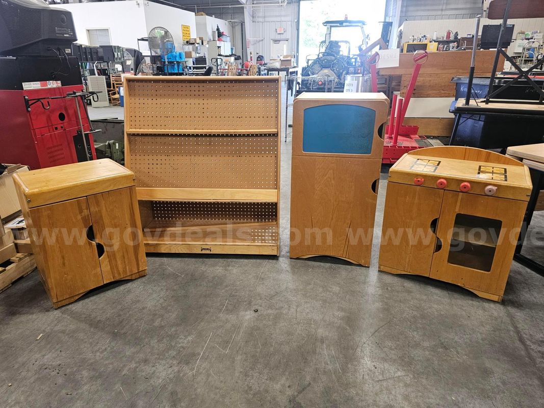 (4) PIECES OF ASSORTED KIDS WOODEN FURNITURE