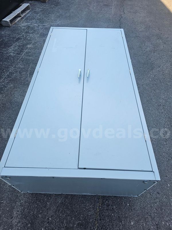 METAL STORAGE CABINET (BROKEN LATCH AND NO KEY) (72IN H X 36IN W X 18IN D)