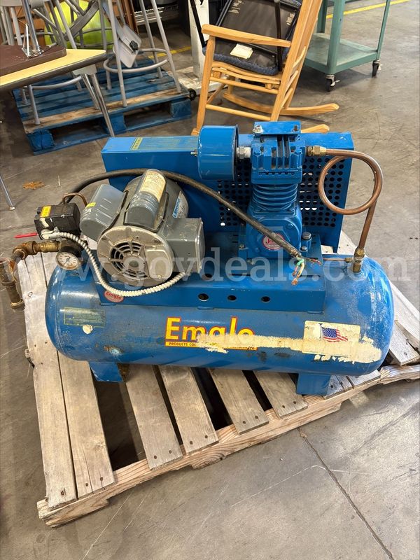 EMGLO AIR COMPRESSOR (DOES NOT WORK/FOR PARTS OR REPAIR)