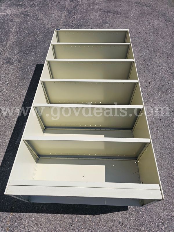 METAL STORAGE SHELF (75IN H X 36IN W X 15IN D)