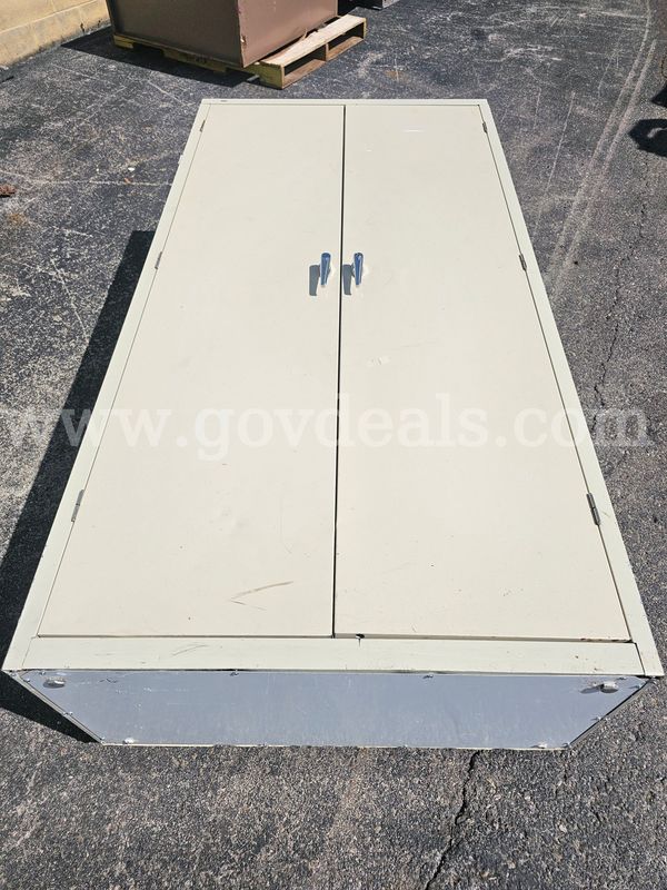 METAL STORAGE CABINET (BROKEN LATCH AND NO KEY) (72IN H X 36IN W X 18IN D)