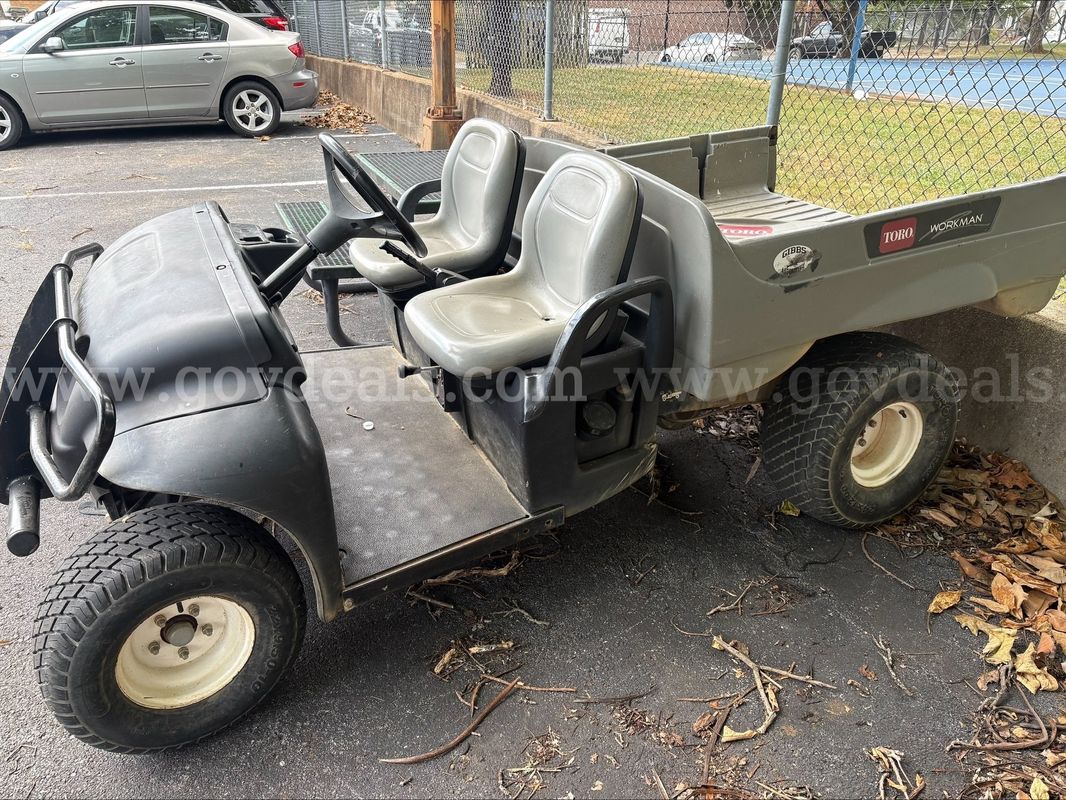 TORO WORKMAN SIDE BY SIDE UTILITY CART (NO KEY AND WE ARE TOLD THIS UNIT DOES NOT RUN)