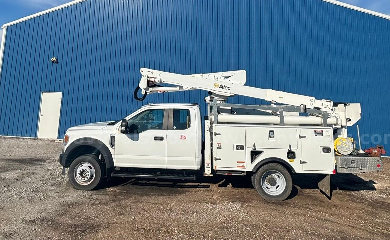 2020 Ford F-550 w/ Aerial Lift