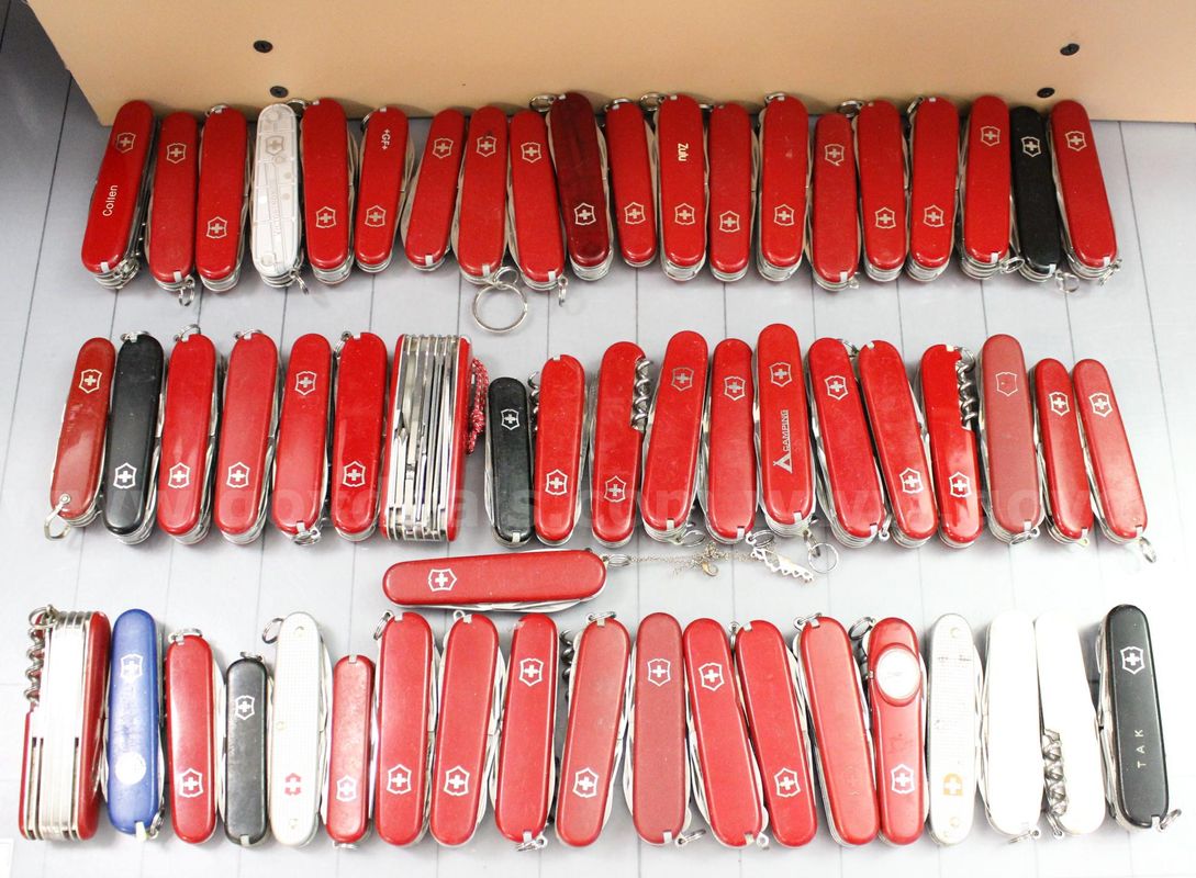 Approximately 10 lbs. Assorted Victorinox/Swiss Army Knives, #35606