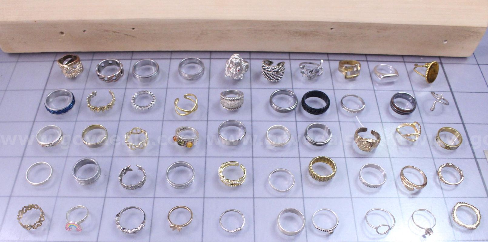 Approximately 1 lb. of Assorted Rings, #35395