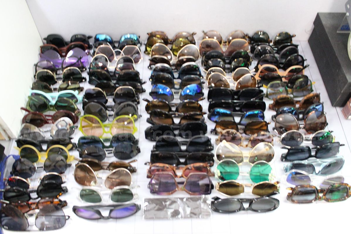 Approximately 5 lbs. of Assorted Sunglasses, #35463